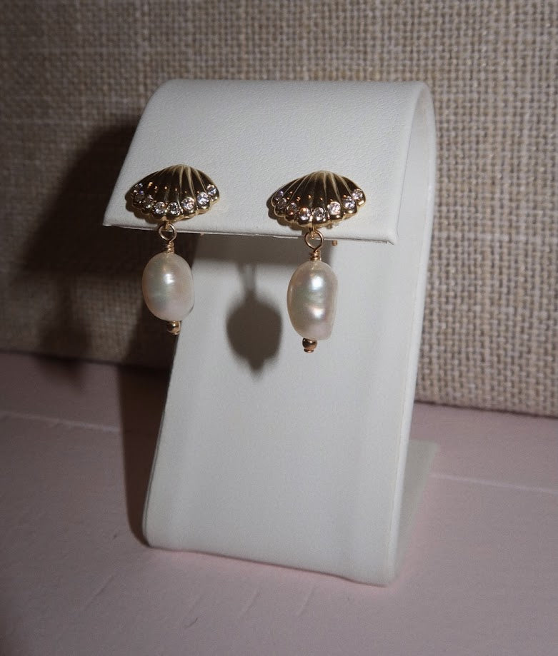 Shell Pearl Earrings